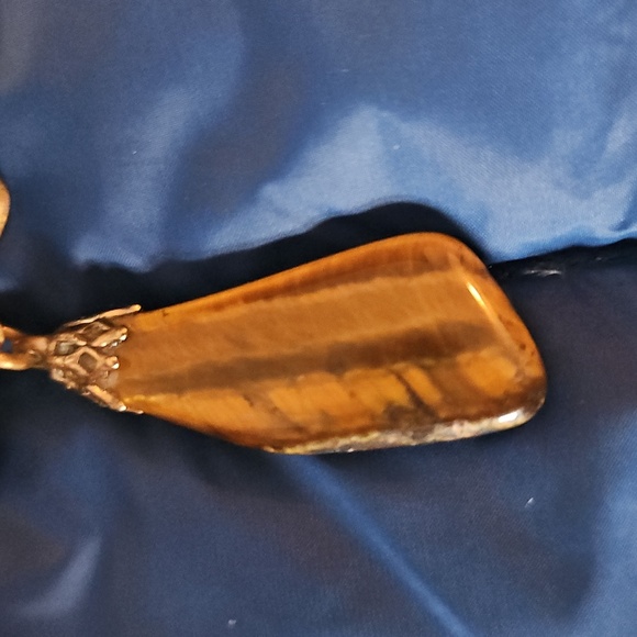 Gold Bow Pendant with Tiger's Eye Charm - Picture 4 of 7